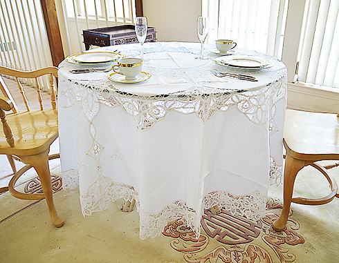 Battenburg Lace round tablecloth. 88"Round.Wtih 12 napkin. White